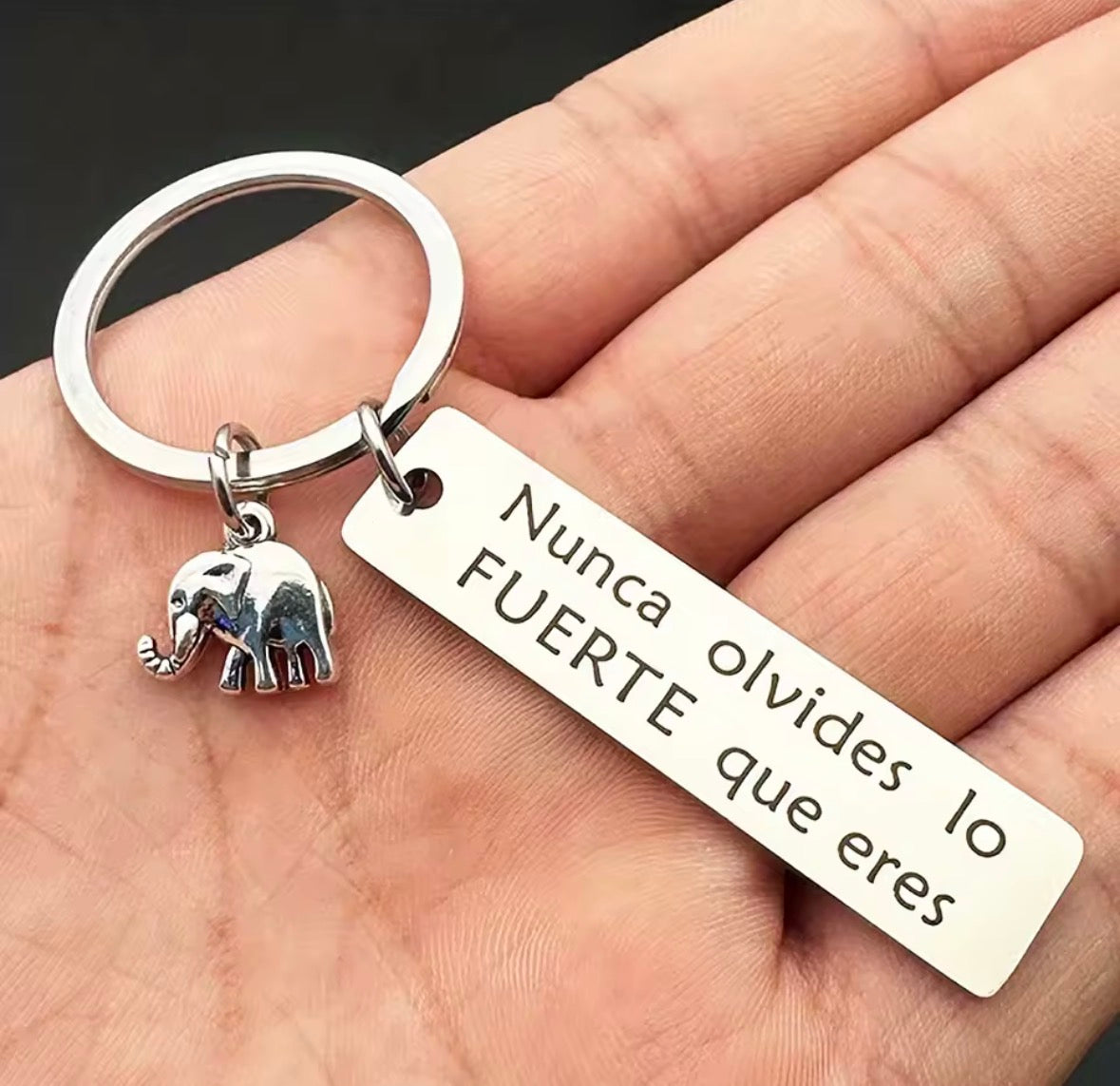 💪 Llavero con Elefante – “Nunca olvides lo fuerte que eres”