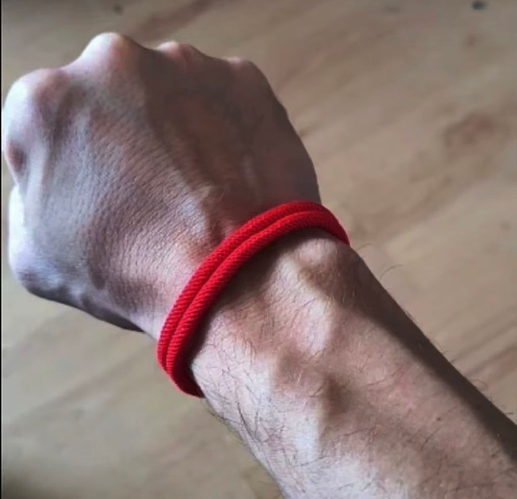 🔴 Pulsera Roja Protectora para Hombre – Fuerza, Energía y Buena Suerte